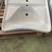 Stock lavabo e vaso disabile