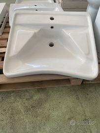 Stock lavabo e vaso disabile