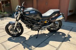 Monster 696