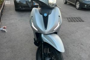 Piaggio Beverly 400 Sport