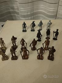 Lotto di 22 mini  soldatini in metallo 