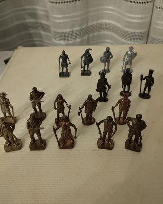 Lotto di 22 mini  soldatini in metallo 