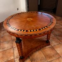 Tavola rotonda in legni pregiati