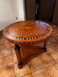 Tavola rotonda in legni pregiati