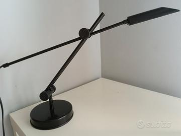 Lampada da scrivania nera orientabile VENETA LUMI