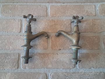 Coppia di rubinetti antichi 