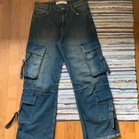 Jeans cargo a zampa blu Bershka