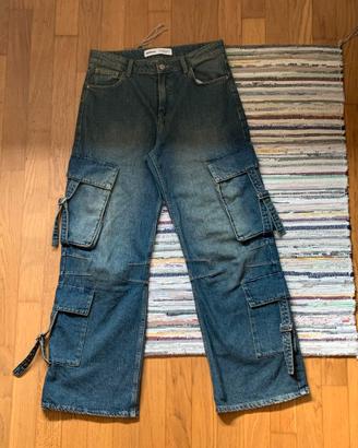 Jeans cargo a zampa blu Bershka