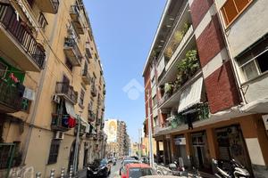 NEGOZIO A NAPOLI