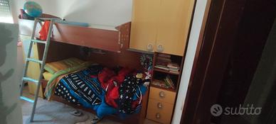 Cameretta a ponte, tre letti più scrivania 
