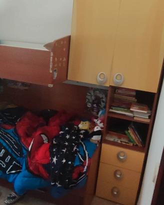 Cameretta a ponte, tre letti più scrivania 