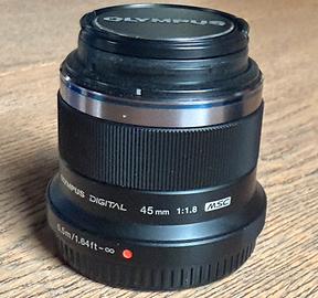 Obiettivo Zuiko 45 mm F1: 1,8