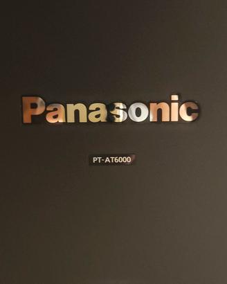 proiettore panasonic pt at 6000 con lampada orig.