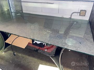 Tavolo in vetro