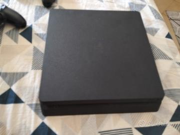 PlayStation 4 slim 