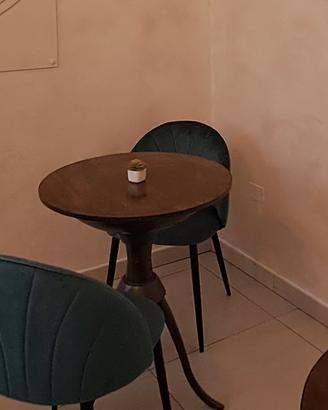 Tavolo con 2 sedie realizzato a mano