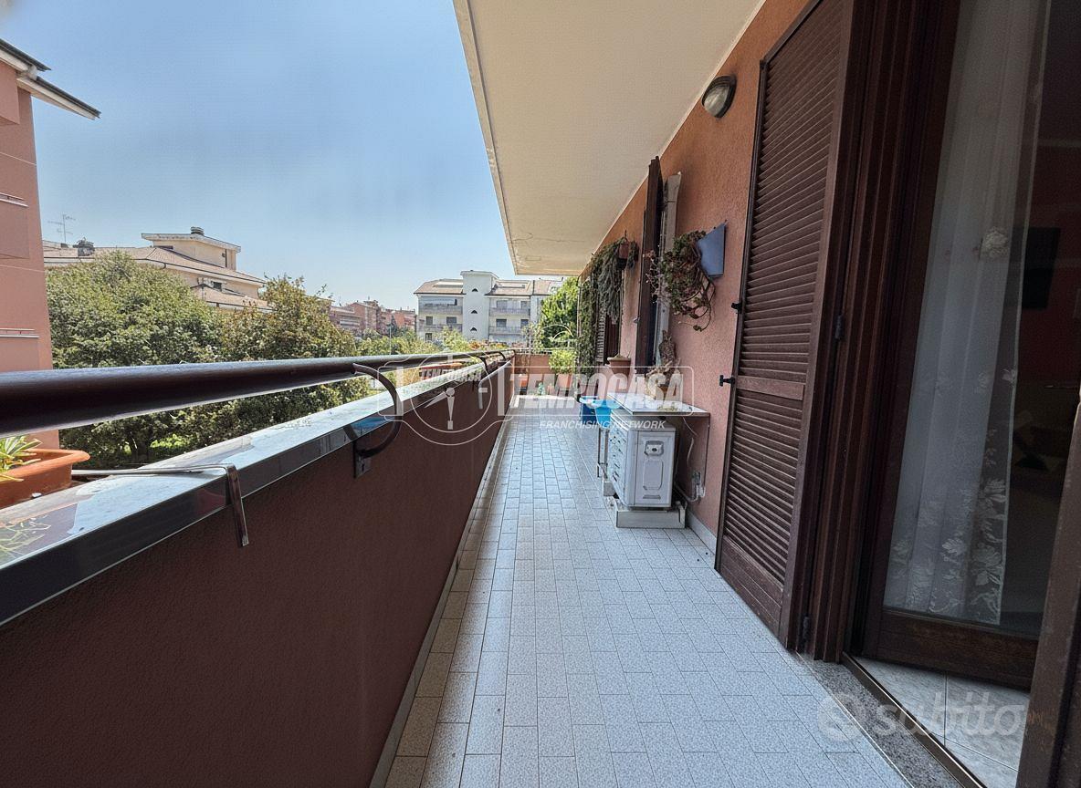 TRILOCALE CON CUCINA ABITABILE E DOPPI SERVIZI - Vista 3