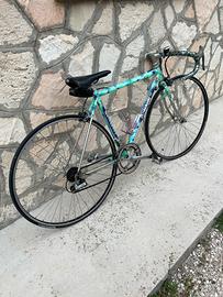 Bici da corsa con telaio columbus