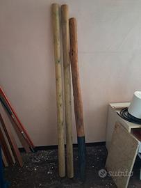 pali vari di legno da giardino