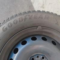 Gomme invernali goodyear con cerchione  da 15