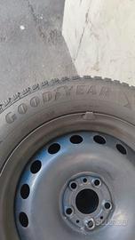 Gomme invernali goodyear con cerchione  da 15