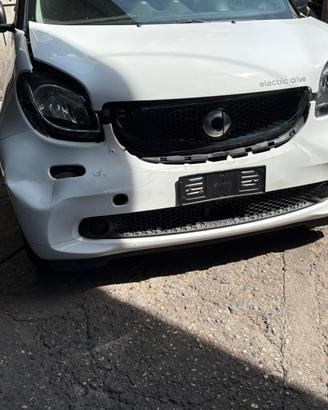 Smart elettrica incidentata