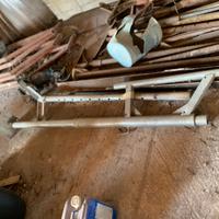 piede per montacarichi