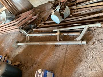 piede per montacarichi