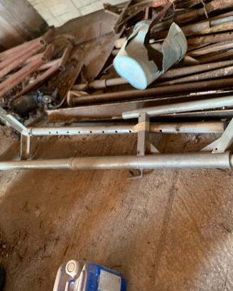 piede per montacarichi