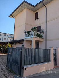 Trilocale con giardino, garage e fotovoltaico -Rez