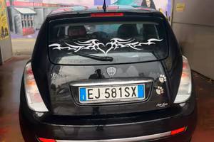 Lancia y