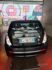Lancia y
