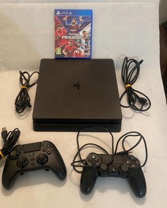 PlayStation 4, due controller e PES 2020.