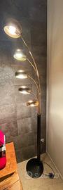 Lampada da terra piantana in stile Reggiani