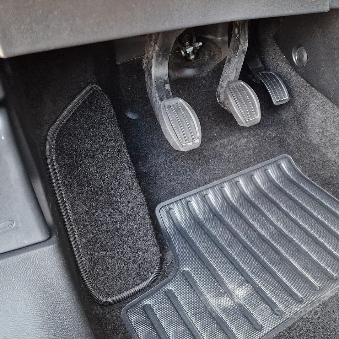 ESSE2EMME Tappetino Auto Protettivo per Pedana Poggiapiede in Moquette | Modello