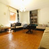 CASA SEMINDIPENDENTE A MONTECHIARUGOLO