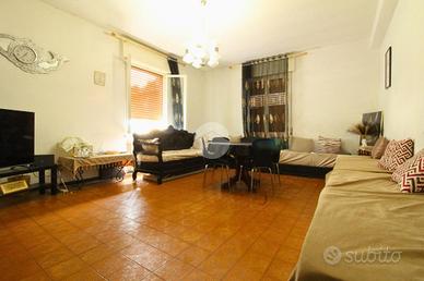 CASA SEMINDIPENDENTE A MONTECHIARUGOLO