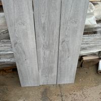 Stock piastrelle gres porcellanato colore grigio