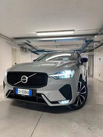 Volvo XC60 B5 awd Plus dark