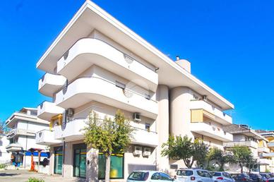 4 LOCALI A ALBA ADRIATICA