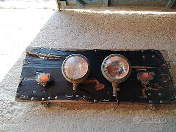 Fari e frecce funzionanti auto militare d'epoca