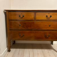 Antico comò in mogano filettato