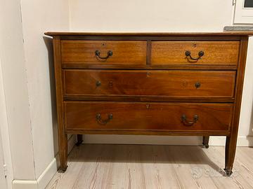 Antico comò in mogano filettato