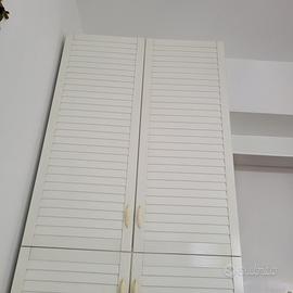 Armadio bianco in legno