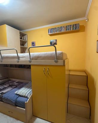 Letto a castello con armadi
