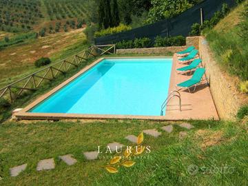 Villa di 200 m² con più di 5 locali a Figline e In