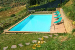 Villa di 200 m² con più di 5 locali a Figline e In