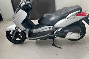 Yamaha x max 250 ie