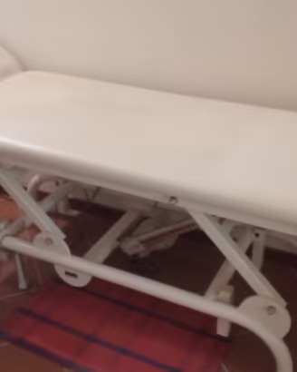Lettino motorizzato da fisioterapia