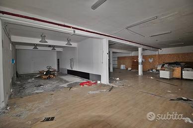 Deposito 673 mq in centro città Gravina di Catania